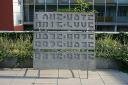 Der Steiner Love=Halte(Nullgleichung) Beton 2.500€